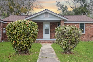 211 Walnut Ave, Wewahitchka, FL 32465