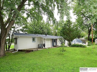 8304 Shelby Ct, Plattsmouth, NE 68048