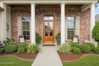 106 Keelingwood Ln, Lafayette, LA 70507
