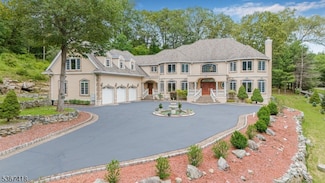 94 Saw Mill Rd, Kinnelon, NJ 07405
