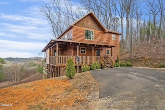 2420 Rainbow Falls Ln, Sevierville, TN 37862