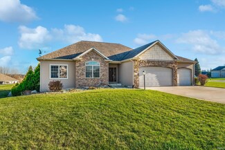 1198 N Shaleview Ct, Warsaw, IN 46582