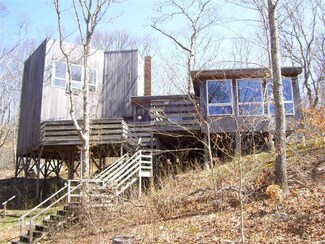 56 F r Lillie Rd, Woods Hole, MA 02543