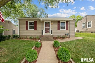 2317 Oak St, Bettendorf, IA 52722