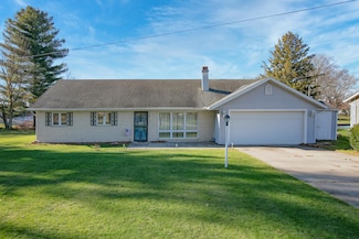 69028 Island Dr, Edwardsburg, MI 49112