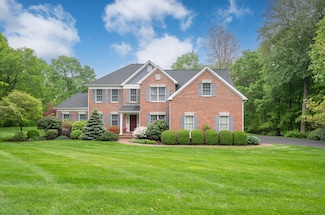 28 Whitewood Rd, Newtown, CT 06470