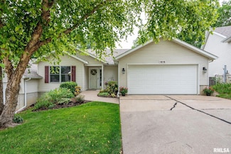 1616 Shady Glen Dr, Davenport, IA 52807