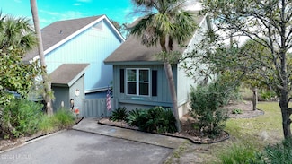 12 Periwinkle Ct, Saint Helena Island, SC 29920