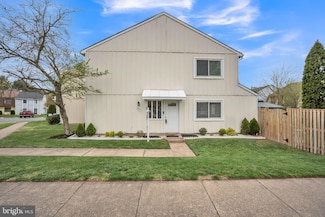 1045 Saber Ln, Herndon, VA 20170
