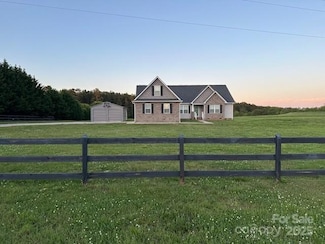 879 Doggett Rd, Forest City, NC 28043