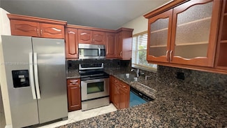 6952 SW 148th Ln, Davie, FL 33331