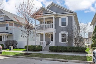 725 Walker Cir, Iowa City, IA 52245