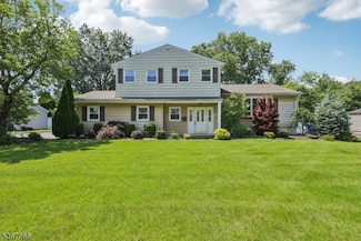 132 Dorset Dr, Clark, NJ 07066
