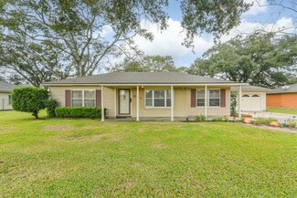 801 Trochta St, El Campo, TX 77437