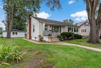 17905 Ridgewood Ave, Lansing, IL 60438