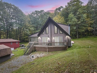 1452 Lake Ln, Pocono Lake, PA 18347