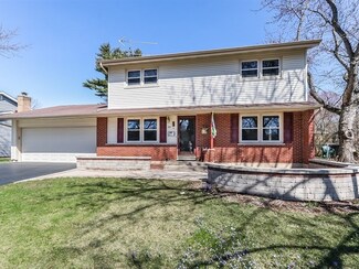221 S River Rd, Fox River Grove, IL 60021