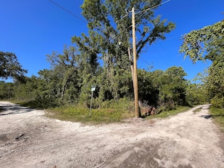 9959 Gilbert St, Moon Lake Estates, FL 34654
