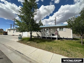 560 Hillcrest Way, Green River, WY 82935