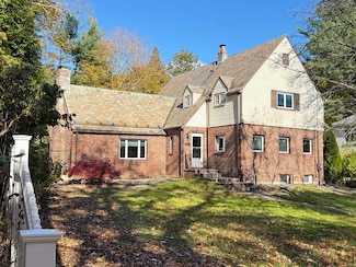 280 Quinobequin Rd, Waban, MA 02468