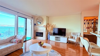 1221 Harbor Ave SW Unit 305, Seattle, WA 98116