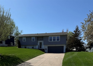 122 Scenic Dr, Vinton, IA 52349
