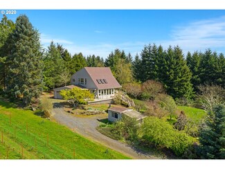 8250 NE Warren Rd, Dundee, OR 97115