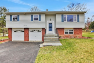 27 Kimball Dr, Poughkeepsie, NY 12603