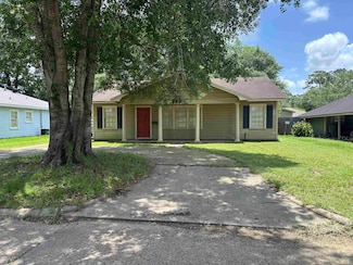 860 Parson Dr, Beaumont, TX 77706