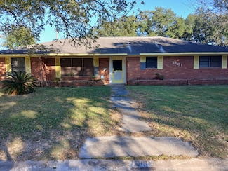 2101 Belvedere Dr, Baytown, TX 77520