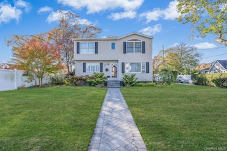 248 Arnold Ave, West Babylon, NY 11704