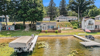 43834 Eagle Lake Dr, Paw Paw, MI 49079