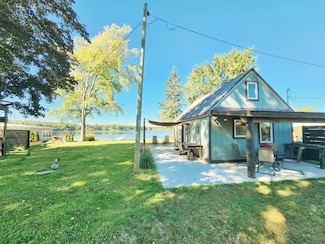 2813 N Mundy Ave, White Cloud, MI 49349