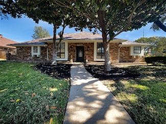 5008 Urban Crest Rd, Dallas, TX 75227