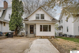 918 S 38th St, Omaha, NE 68105
