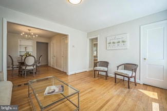 6105 26th St N, Arlington, VA 22207