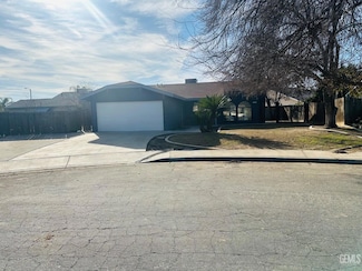 2012 Chaparral Cir, Delano, CA 93215