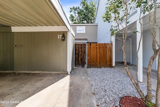 15 Larkspur Ln, Lafayette, LA 70507