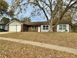 1008 Parkview Rd, Lawrence, KS 66049
