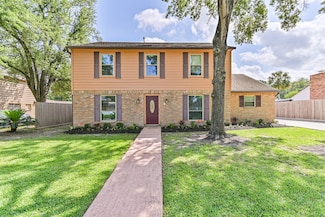4206 Willow Hill Dr, Seabrook, TX 77586