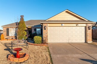 2905 Village Dr, Catoosa, OK 74015