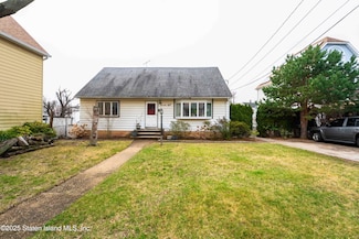 28 White Plains Ave, Staten Island, NY 10305