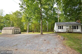 70 Maple Ln, Bluemont, VA 20135