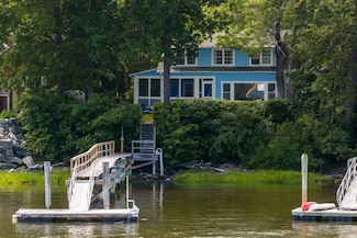 26 Colony Cove Rd, Durham, NH 03824