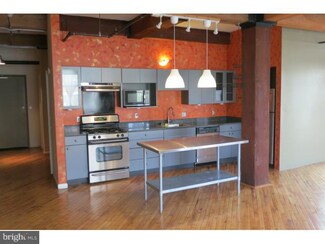 1220 Buttonwood St Unit 304, Philadelphia, PA 19123