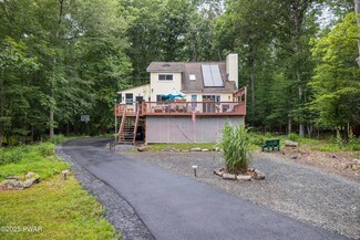 528 Saunders Ct, Bushkill, PA 18324
