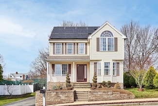 3 Wood Ln, Lawrence, MA 01843
