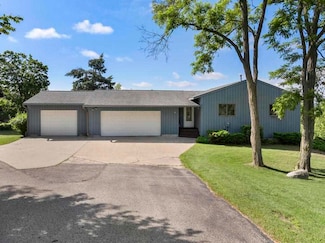 431 Hillview Dr, Petoskey, MI 49770