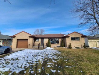 905 Spruce St, Petoskey, MI 49770