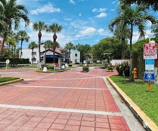 9433 Fontainebleau Blvd Unit 212, Miami, FL 33172